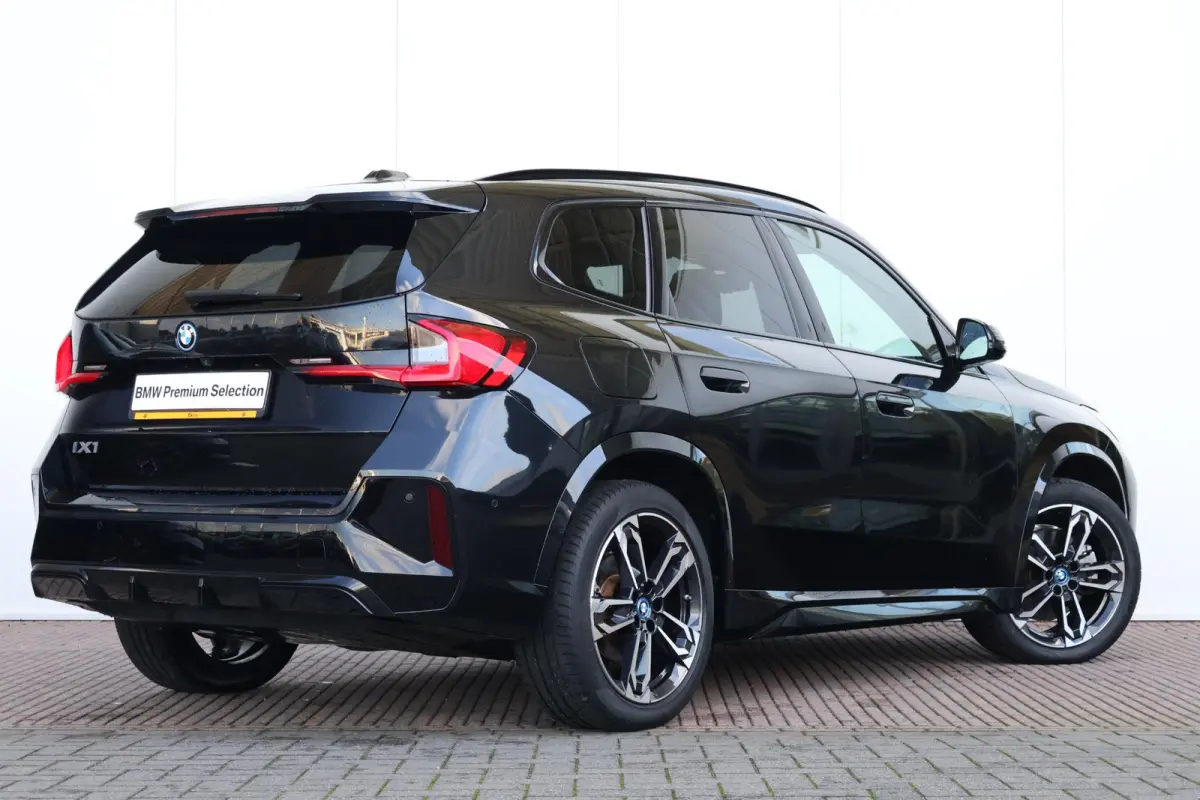 xDrive30 Launch Edition 67 kWh | M-Sport Pakket | Panorama Dak | Trekhaak | Comforttoegang | Harman Kardon | Pakring Asisstant Plus | Head-Up | Stuur & Stoelverwarming |