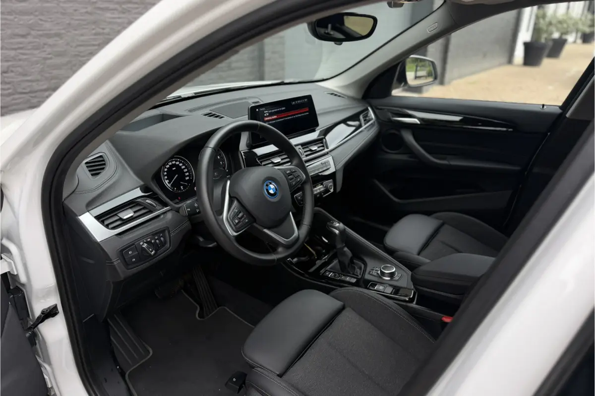 xDrive25e Sportline | Head-Up | Trekhaak | Stoelverwarming | Camera | HIFI | 35X op voorraad