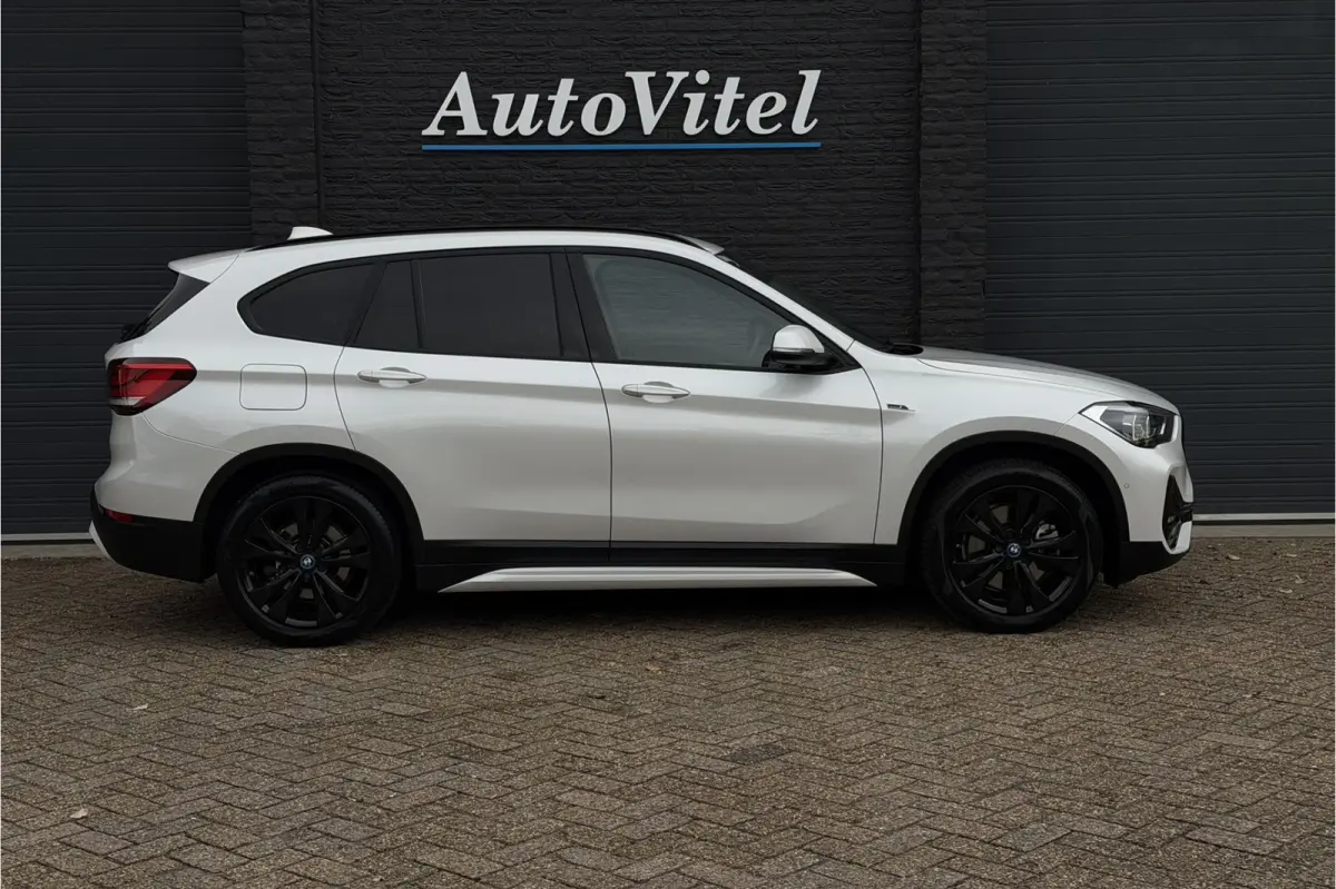 xDrive25e Sportline | Head-Up | Trekhaak | Stoelverwarming | Camera | HIFI | 35X op voorraad
