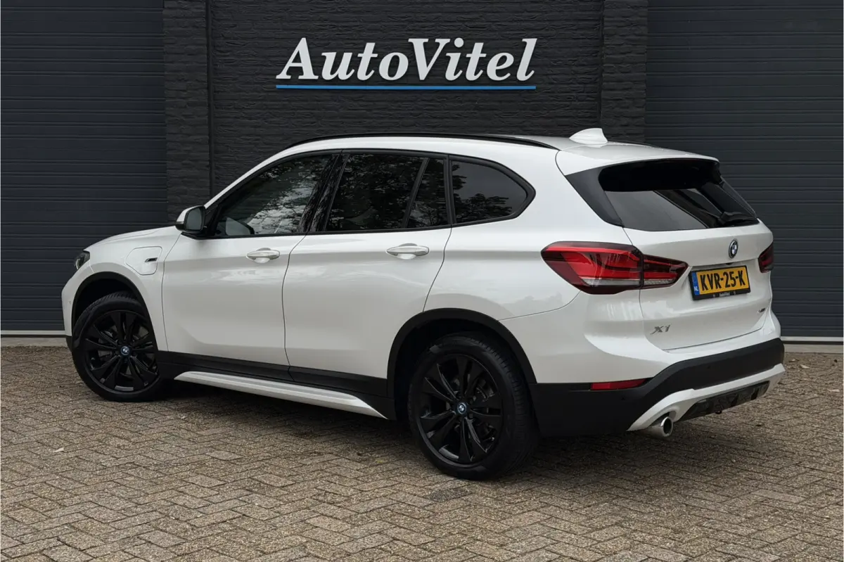 xDrive25e Sportline | Head-Up | Trekhaak | Stoelverwarming | Camera | HIFI | 35X op voorraad