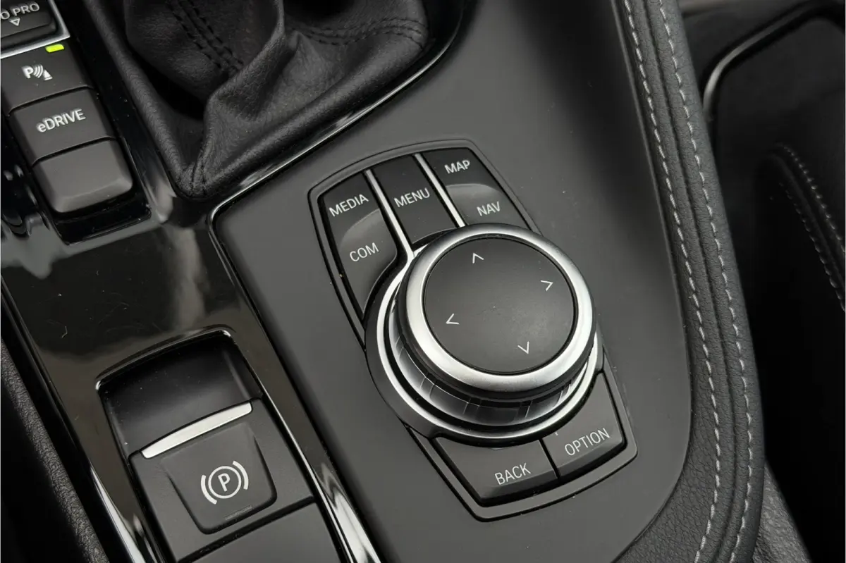 xDrive25e Sportline | Head-Up | Trekhaak | Stoelverwarming | Camera | HIFI | 35X op voorraad