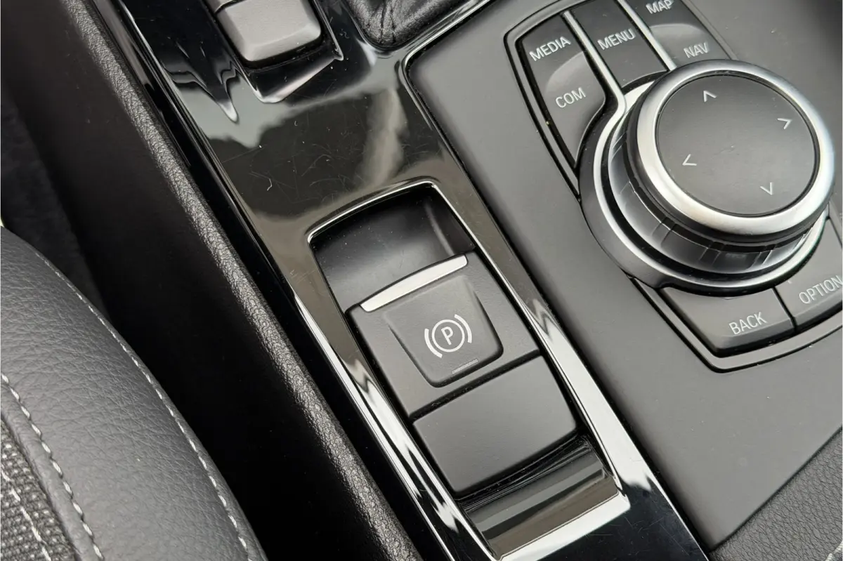 xDrive25e Sportline | Head-Up | Trekhaak | Stoelverwarming | Camera | HIFI | 35X op voorraad