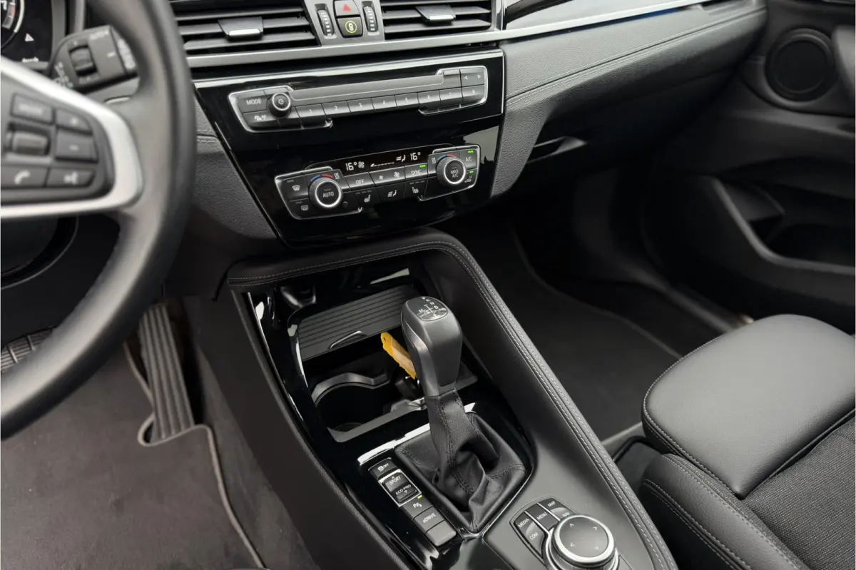 xDrive25e Sportline | Head-Up | Trekhaak | Stoelverwarming | Camera | HIFI | 35X op voorraad