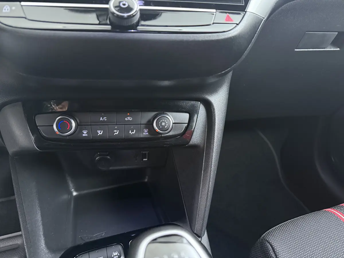 1.2 GS Line 100pk | Apple Carplay/Android Auto|telefoonintegratie premium | Bestuurdersstoel in hoogte verstelbaar | Bluetooth telefoonvoorbereiding