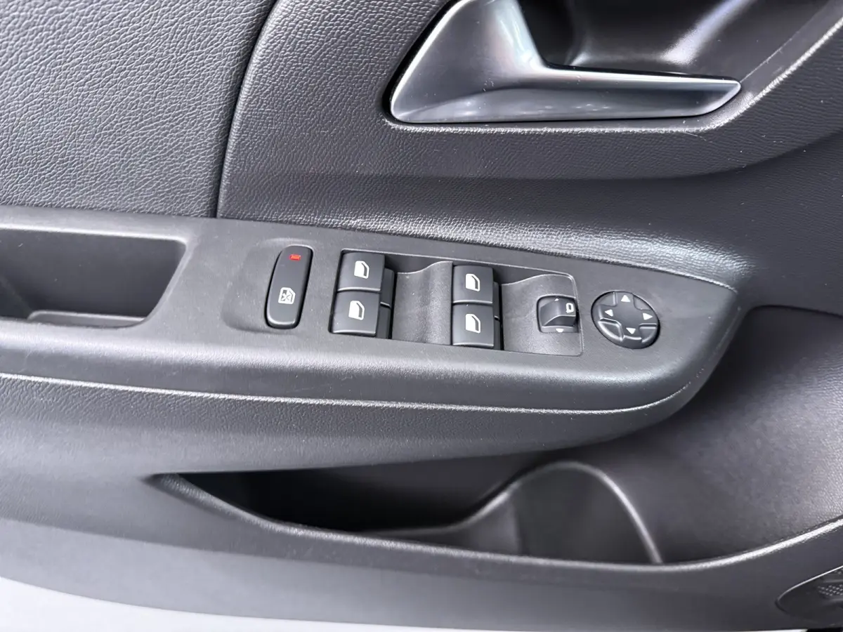 1.2 GS Line 100pk | Apple Carplay/Android Auto|telefoonintegratie premium | Bestuurdersstoel in hoogte verstelbaar | Bluetooth telefoonvoorbereiding