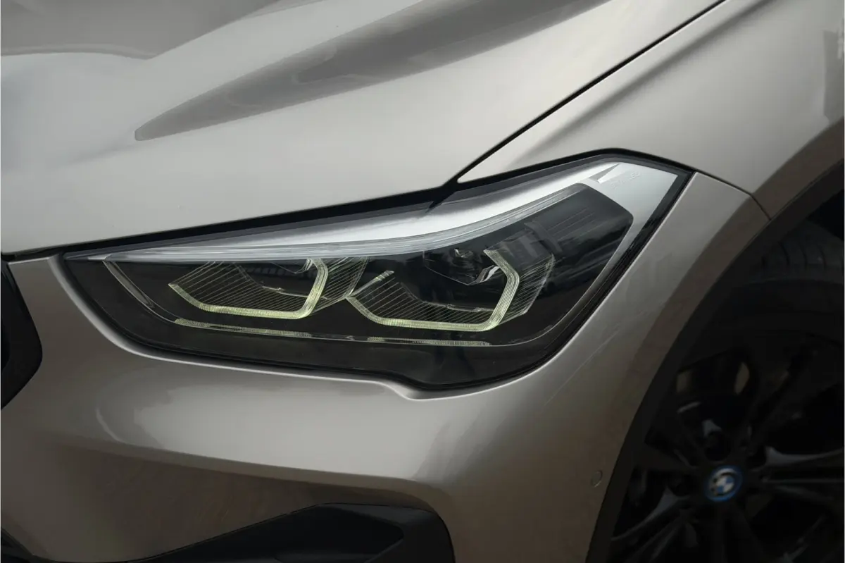 xDrive25e | Panodak | Sportleder | Memory | Trekhaak | Adaptive Cruise | 35x op voorraad!