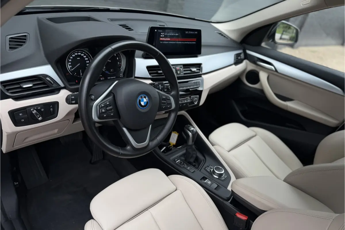 xDrive25e | Panodak | Sportleder | Memory | Trekhaak | Adaptive Cruise | 35x op voorraad!
