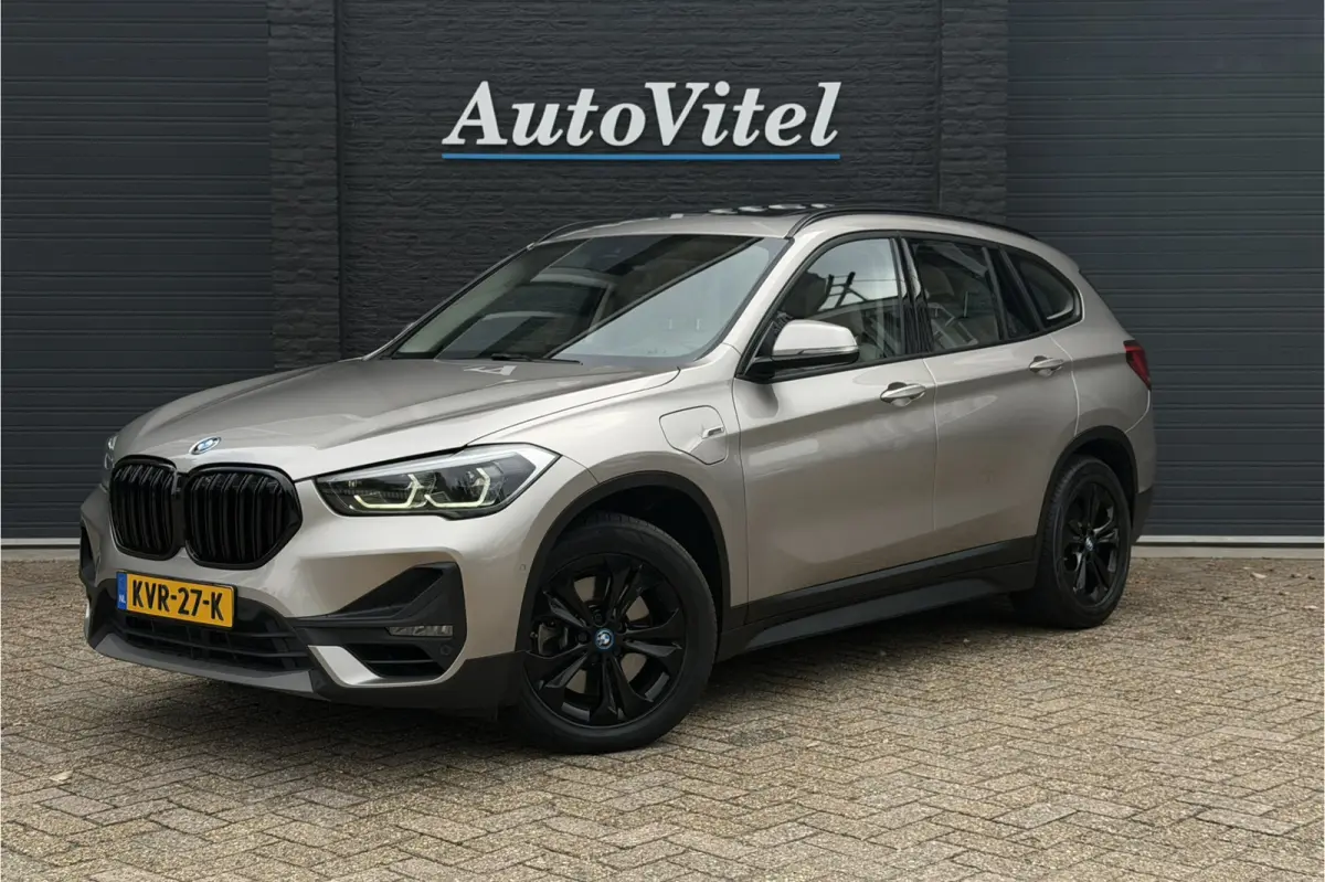 xDrive25e | Panodak | Sportleder | Memory | Trekhaak | Adaptive Cruise | 35x op voorraad!