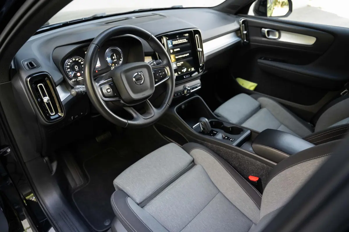T5 R-Design Pilot Assist ACC BLIS Camera DAB 19''