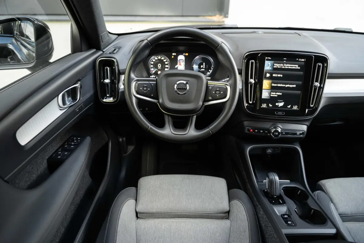 T5 R-Design Pilot Assist ACC BLIS Camera DAB 19''
