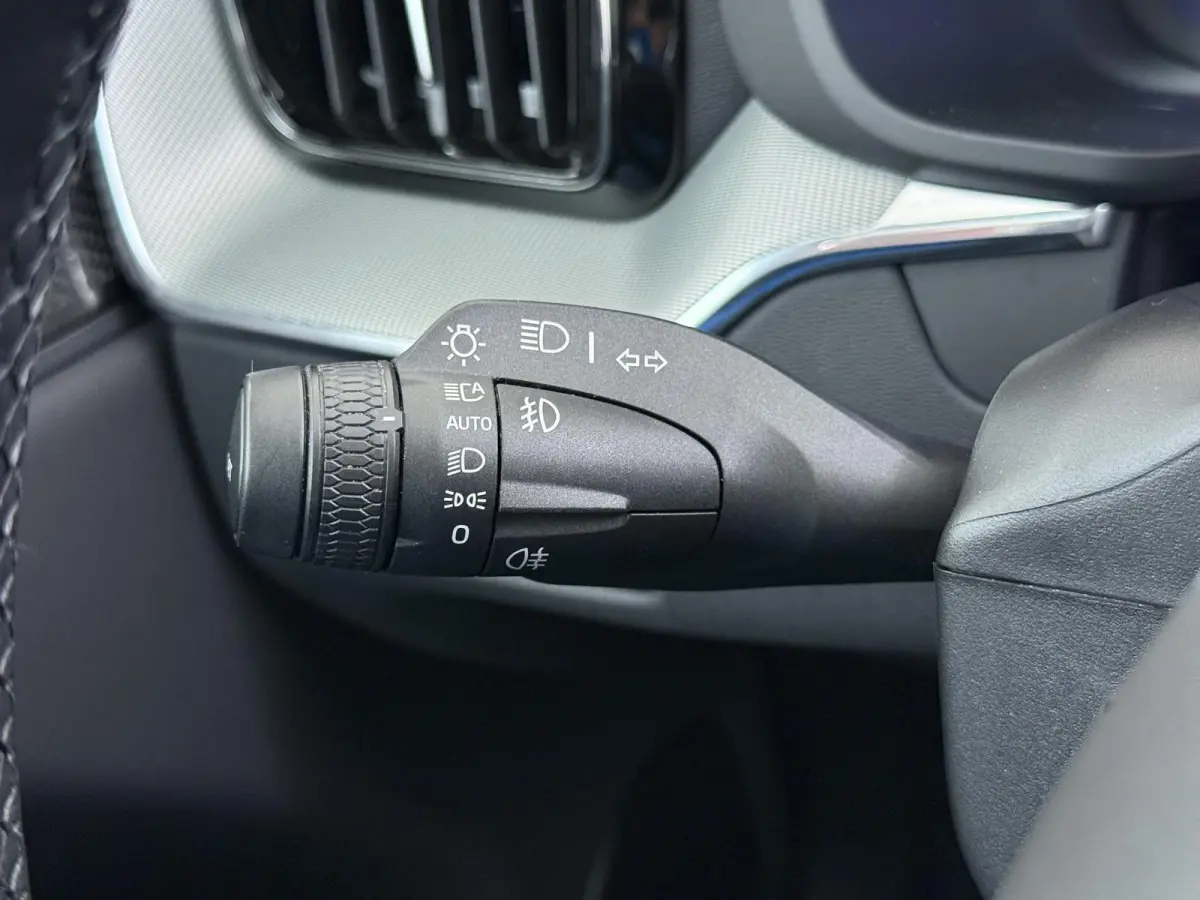 2.0 T6 Plug-in hybrid AWD Plus Dark VAN:47.900,- VOOR:45.877,- UW HERFSTVOORDEEL:2.023,-
