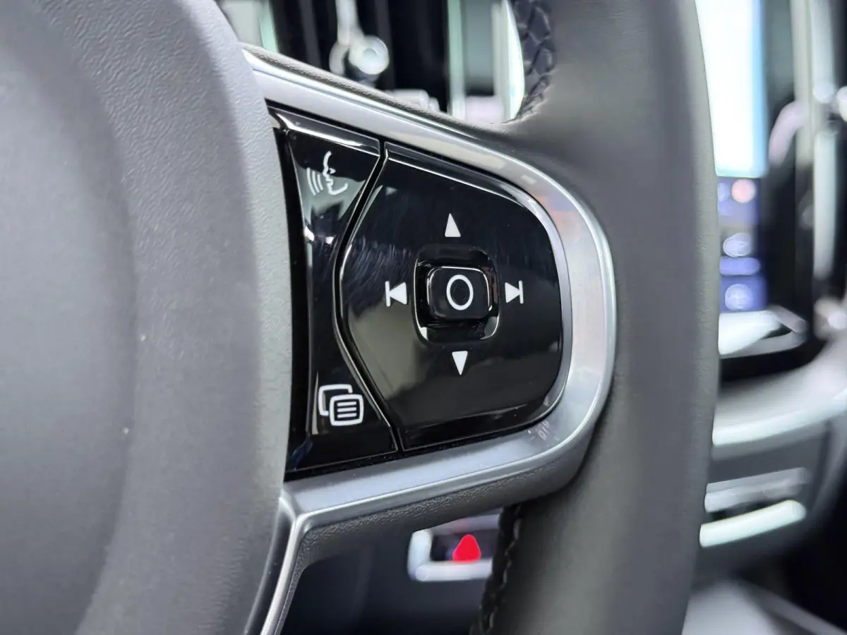 2.0 T6 Plug-in hybrid AWD Plus Dark VAN:47.900,- VOOR:45.877,- UW HERFSTVOORDEEL:2.023,-
