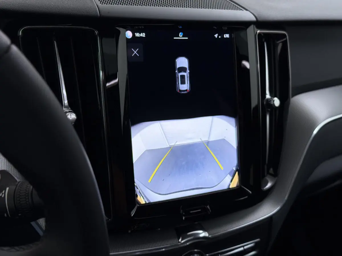 2.0 T6 Plug-in hybrid AWD Plus Dark VAN:47.900,- VOOR:45.877,- UW HERFSTVOORDEEL:2.023,-