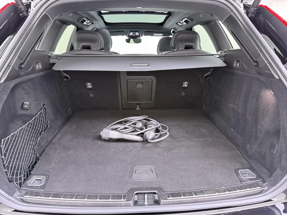 2.0 T6 Plug-in hybrid AWD Plus Dark VAN:47.900,- VOOR:45.877,- UW HERFSTVOORDEEL:2.023,-