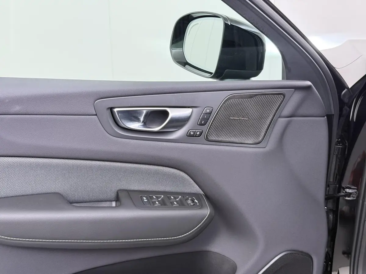 2.0 T6 Plug-in hybrid AWD Plus Dark VAN:47.900,- VOOR:45.877,- UW HERFSTVOORDEEL:2.023,-