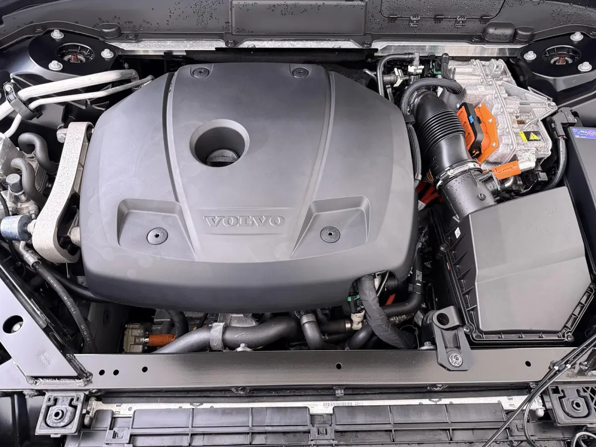 2.0 T6 Plug-in hybrid AWD Plus Dark VAN:47.900,- VOOR:45.877,- UW HERFSTVOORDEEL:2.023,-