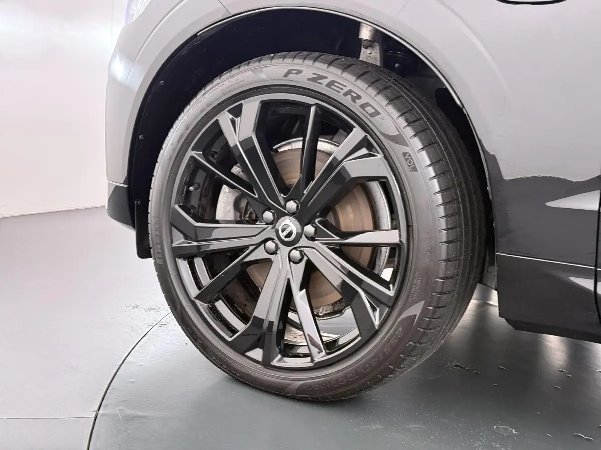 2.0 T6 Plug-in hybrid AWD Plus Dark VAN:47.900,- VOOR:45.877,- UW HERFSTVOORDEEL:2.023,-