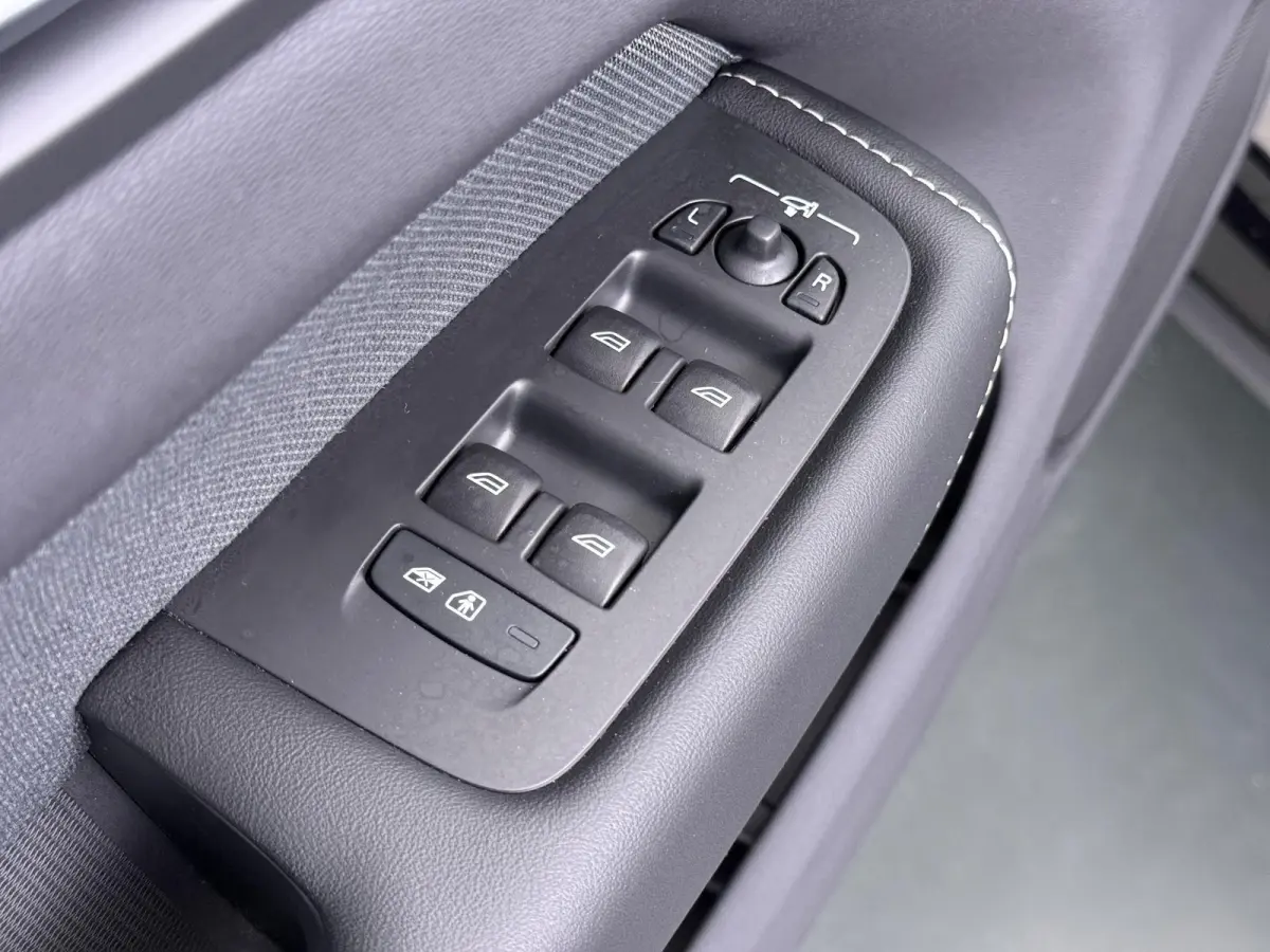 2.0 T6 Plug-in hybrid AWD Plus Dark VAN:47.900,- VOOR:45.877,- UW HERFSTVOORDEEL:2.023,-