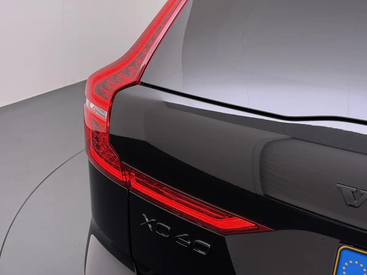 2.0 T6 Plug-in hybrid AWD Plus Dark VAN:47.900,- VOOR:45.877,- UW HERFSTVOORDEEL:2.023,-
