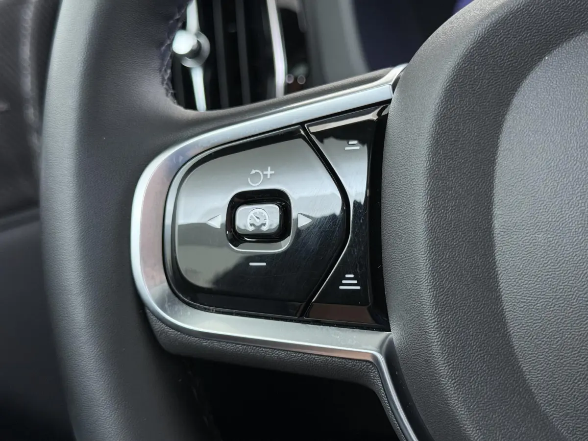 2.0 T6 Plug-in hybrid AWD Plus Dark VAN:47.900,- VOOR:45.877,- UW HERFSTVOORDEEL:2.023,-