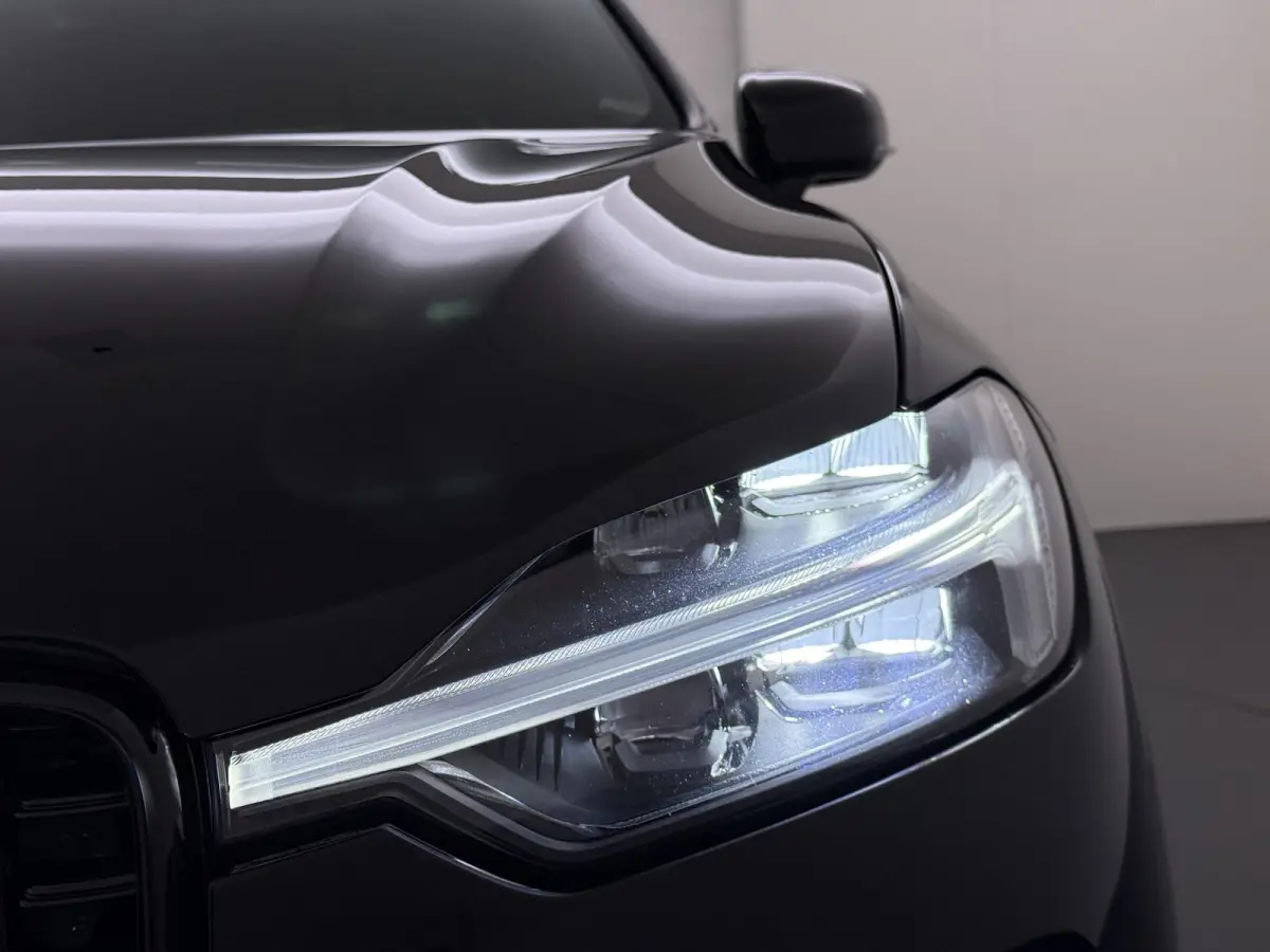 2.0 T6 Plug-in hybrid AWD Plus Dark VAN:47.900,- VOOR:45.877,- UW HERFSTVOORDEEL:2.023,-