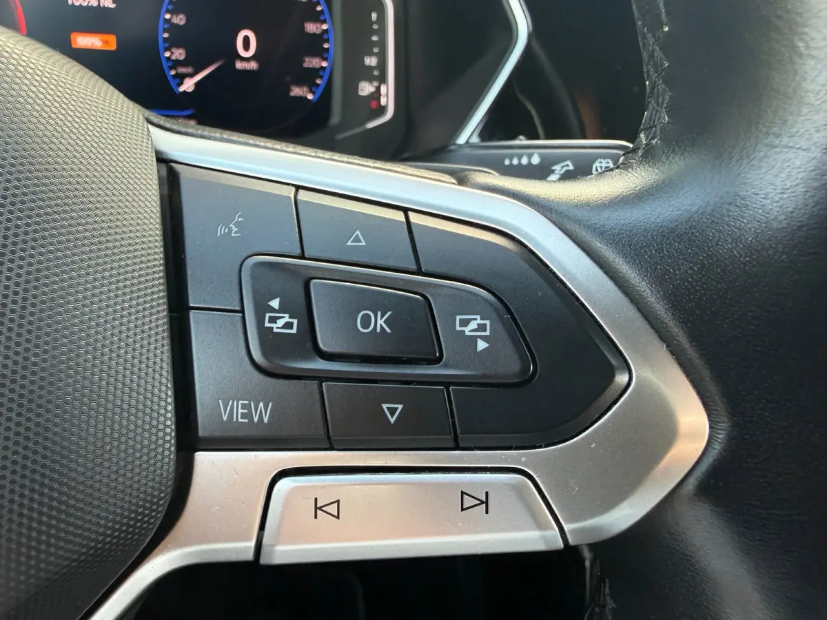 1.5 TSI DSG * R-Line * AUTOMAAT * Parkeercamera * Navigatiesysteem * Stoelverwarming *
