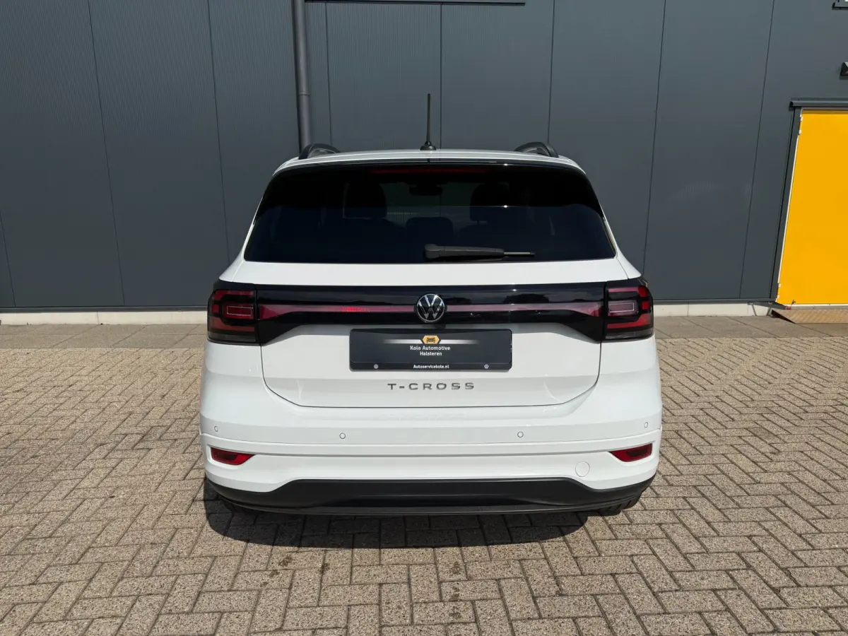 1.5 TSI DSG * R-Line * AUTOMAAT * Parkeercamera * Navigatiesysteem * Stoelverwarming *