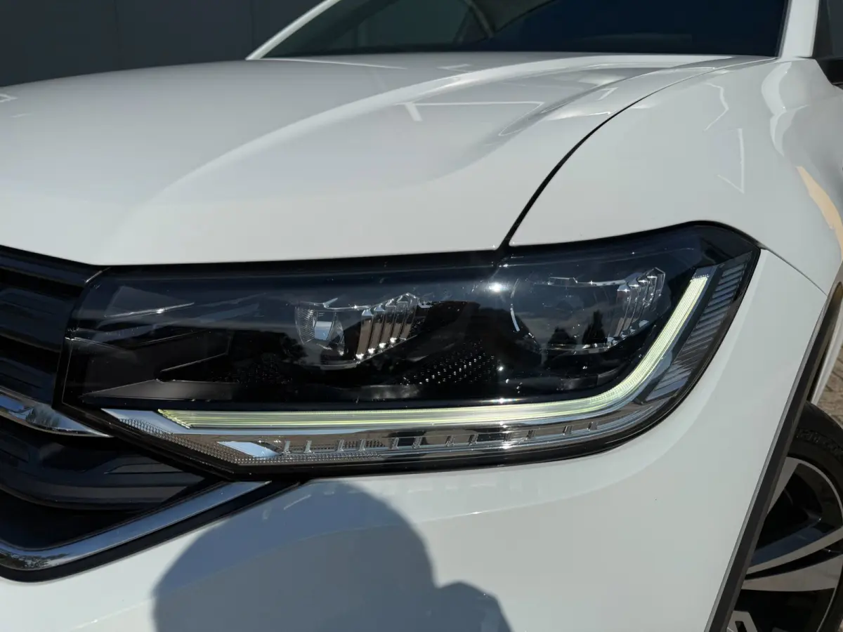 1.5 TSI DSG * R-Line * AUTOMAAT * Parkeercamera * Navigatiesysteem * Stoelverwarming *