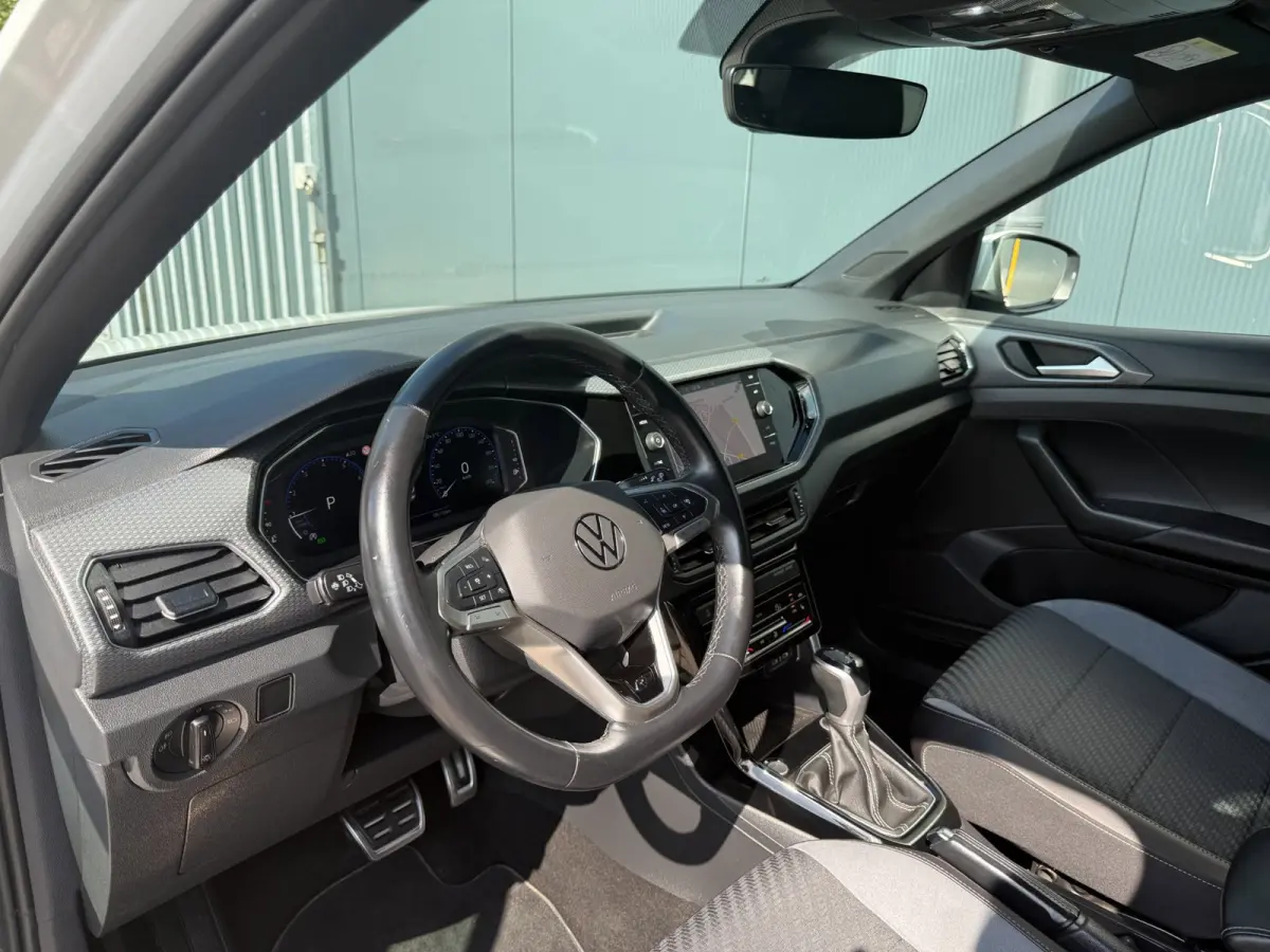 1.5 TSI DSG * R-Line * AUTOMAAT * Parkeercamera * Navigatiesysteem * Stoelverwarming *