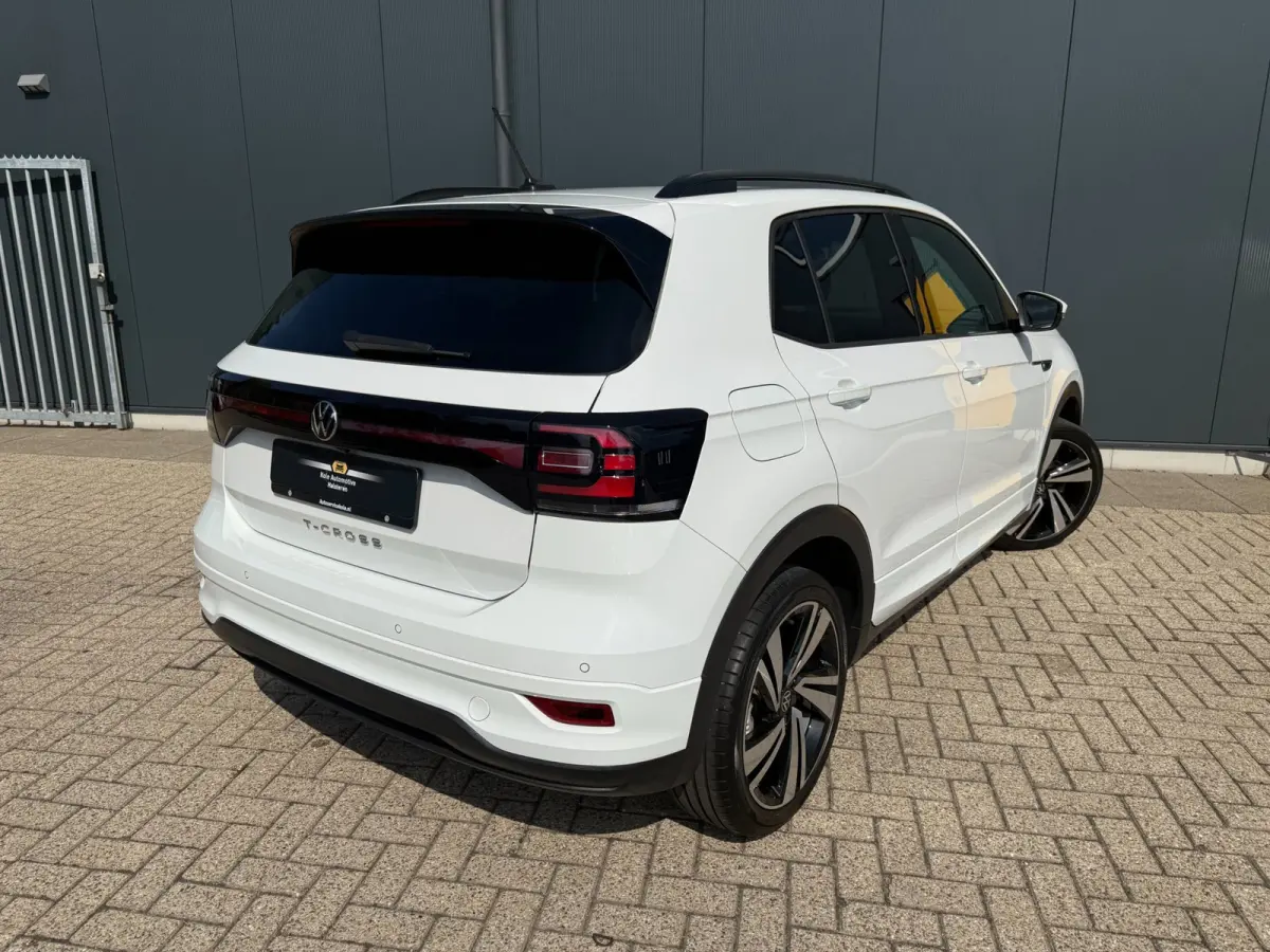 1.5 TSI DSG * R-Line * AUTOMAAT * Parkeercamera * Navigatiesysteem * Stoelverwarming *