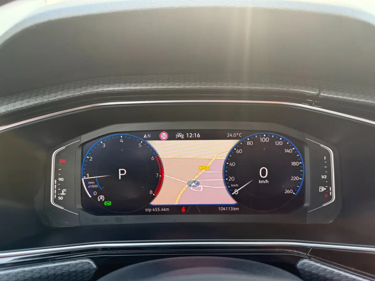 1.5 TSI DSG * R-Line * AUTOMAAT * Parkeercamera * Navigatiesysteem * Stoelverwarming *