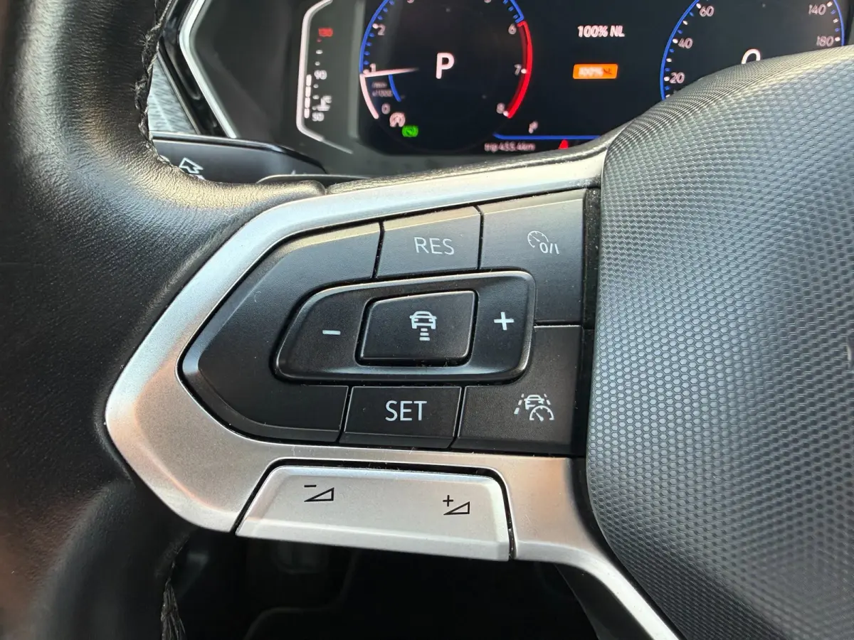 1.5 TSI DSG * R-Line * AUTOMAAT * Parkeercamera * Navigatiesysteem * Stoelverwarming *