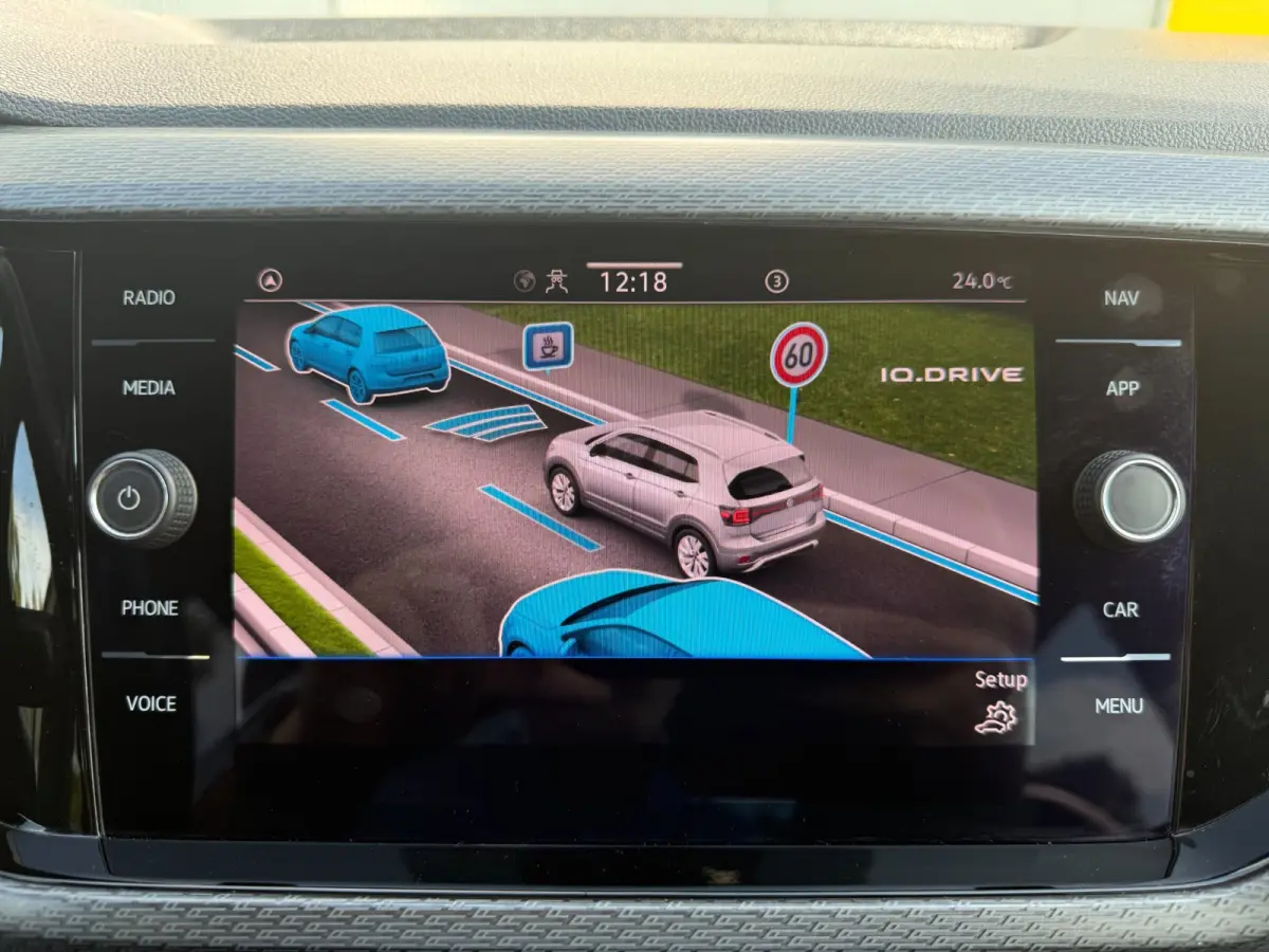 1.5 TSI DSG * R-Line * AUTOMAAT * Parkeercamera * Navigatiesysteem * Stoelverwarming *