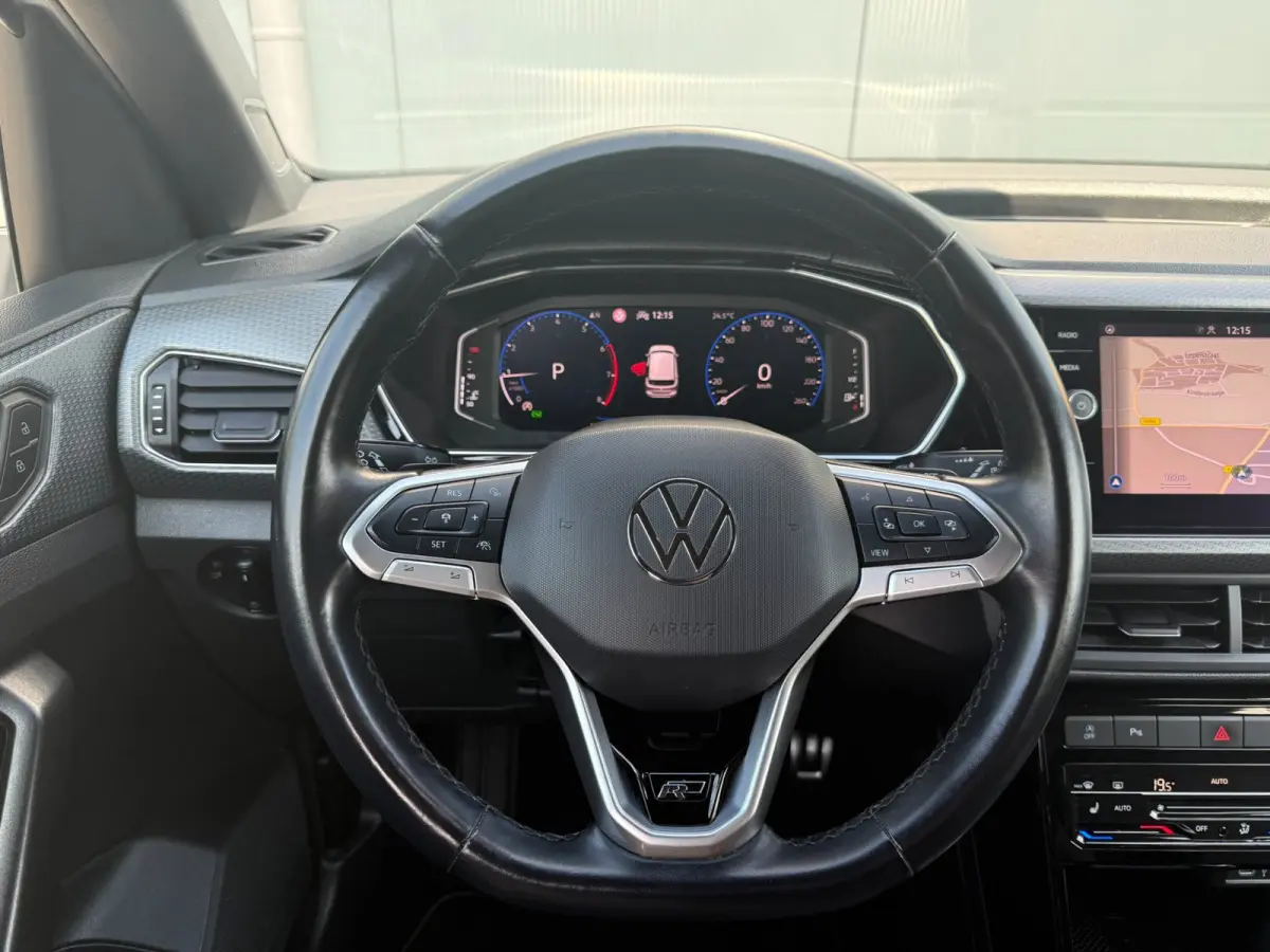 1.5 TSI DSG * R-Line * AUTOMAAT * Parkeercamera * Navigatiesysteem * Stoelverwarming *
