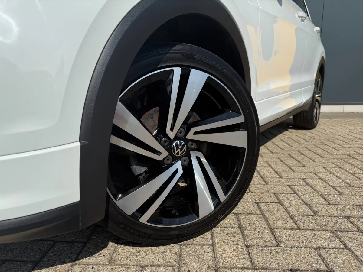 1.5 TSI DSG * R-Line * AUTOMAAT * Parkeercamera * Navigatiesysteem * Stoelverwarming *