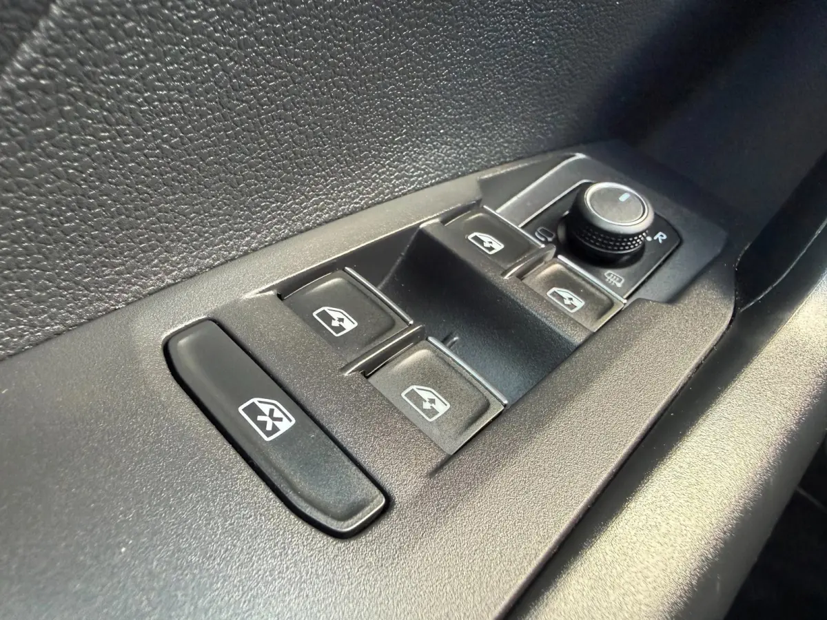 1.5 TSI DSG * R-Line * AUTOMAAT * Parkeercamera * Navigatiesysteem * Stoelverwarming *