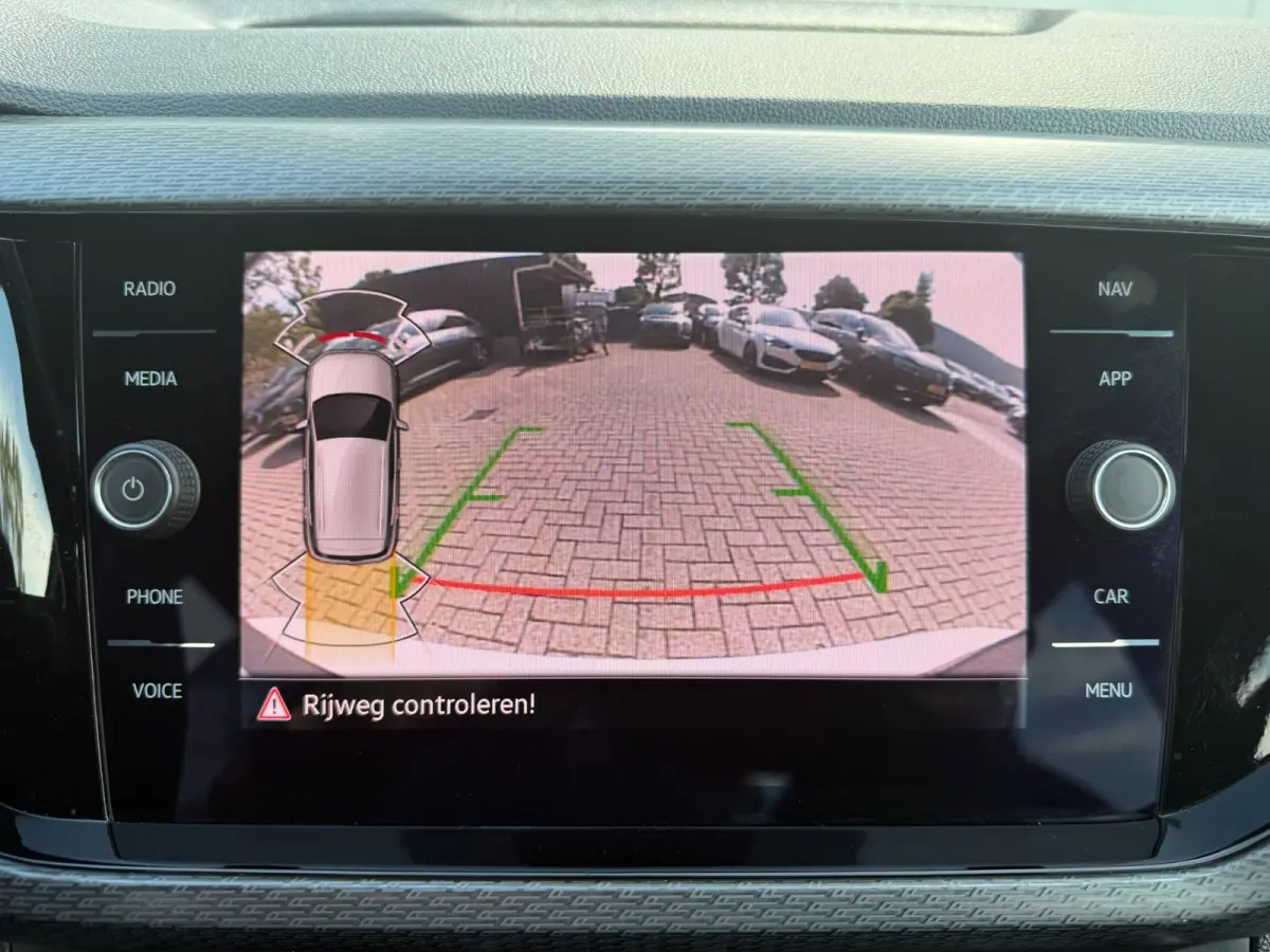 1.5 TSI DSG * R-Line * AUTOMAAT * Parkeercamera * Navigatiesysteem * Stoelverwarming *
