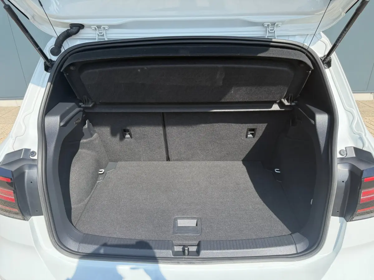 1.5 TSI DSG * R-Line * AUTOMAAT * Parkeercamera * Navigatiesysteem * Stoelverwarming *