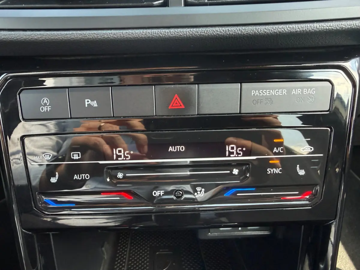1.5 TSI DSG * R-Line * AUTOMAAT * Parkeercamera * Navigatiesysteem * Stoelverwarming *