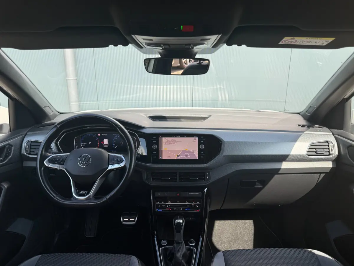 1.5 TSI DSG * R-Line * AUTOMAAT * Parkeercamera * Navigatiesysteem * Stoelverwarming *