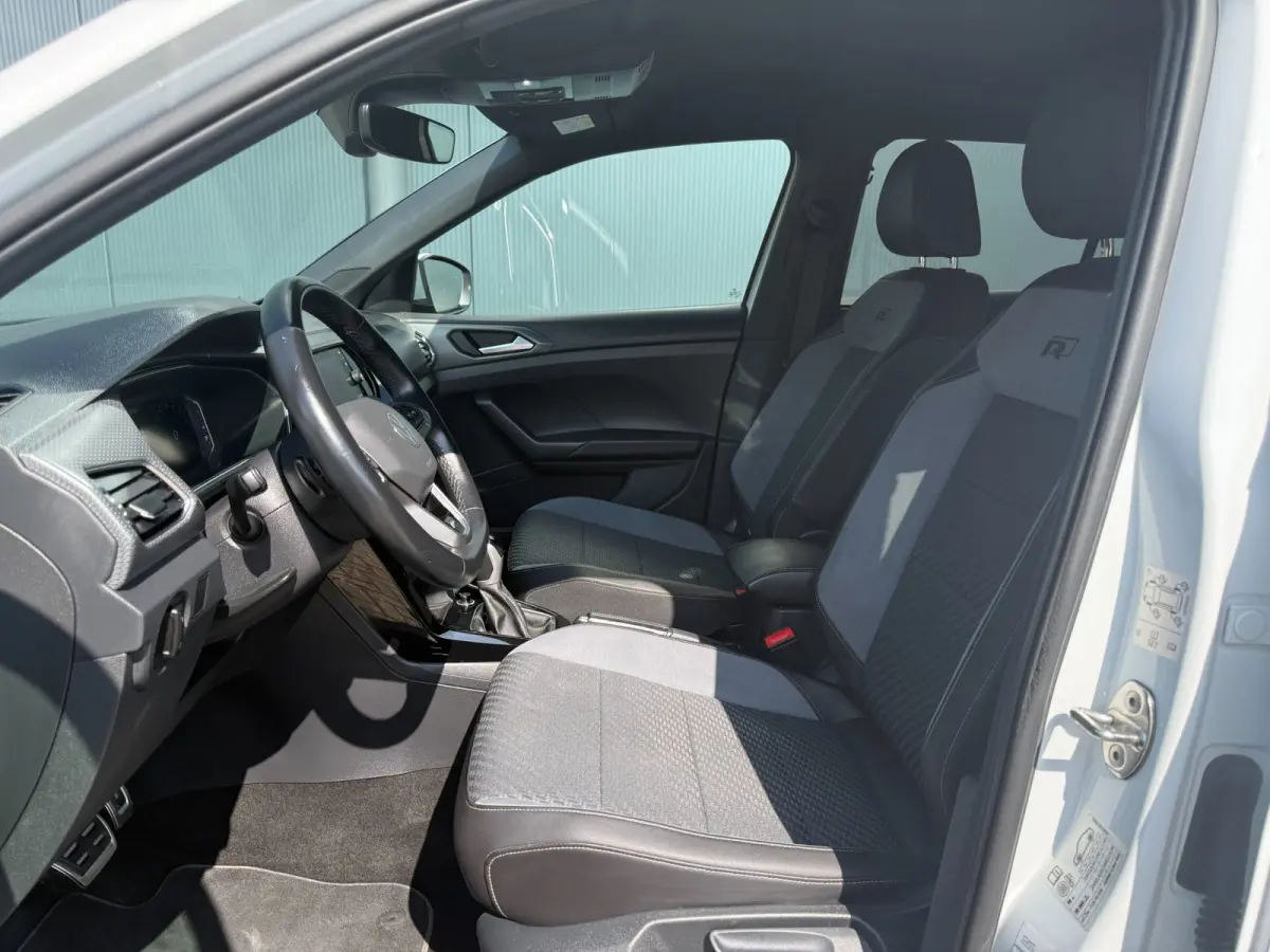 1.5 TSI DSG * R-Line * AUTOMAAT * Parkeercamera * Navigatiesysteem * Stoelverwarming *