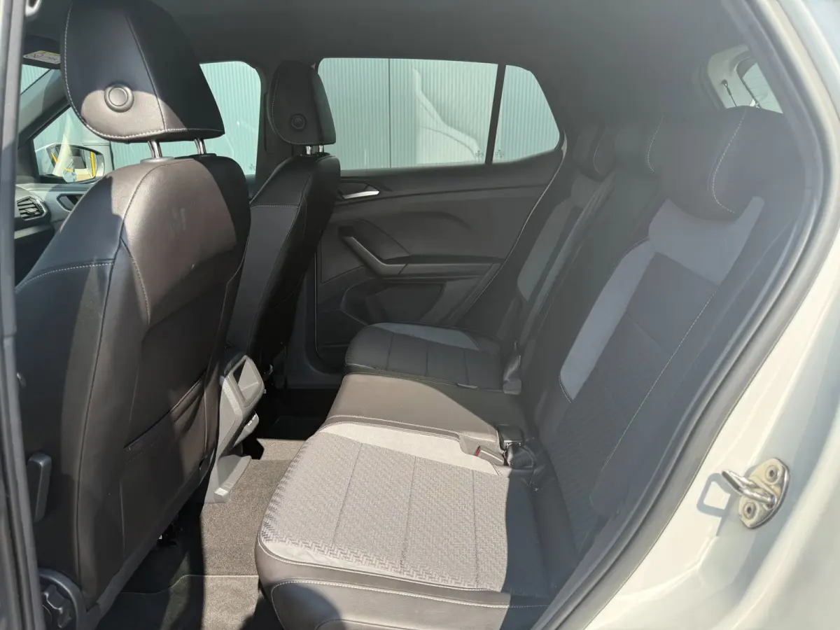 1.5 TSI DSG * R-Line * AUTOMAAT * Parkeercamera * Navigatiesysteem * Stoelverwarming *