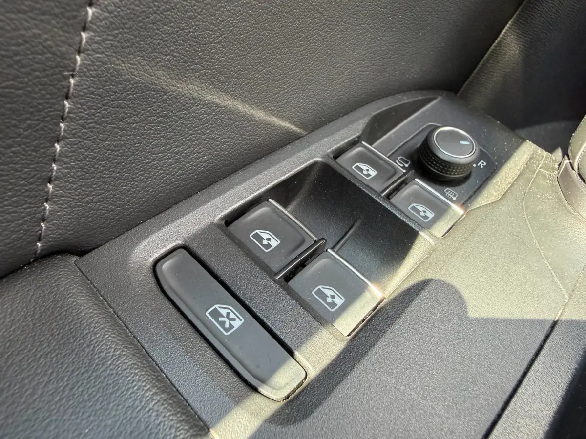 1.4 e-Hybrid PHEV 245pk VZ * Navigatiesysteem * AUTOMAAT * Stoelverwarming * Virtual Cockpit *