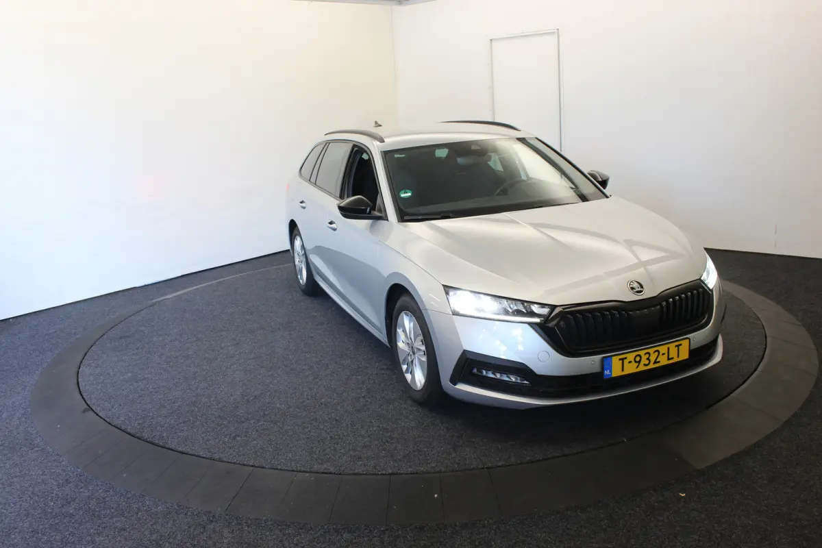 1.0 e-TSI Sportline Virtual Schaalstoelen CarPlay Stoel/stuur verw