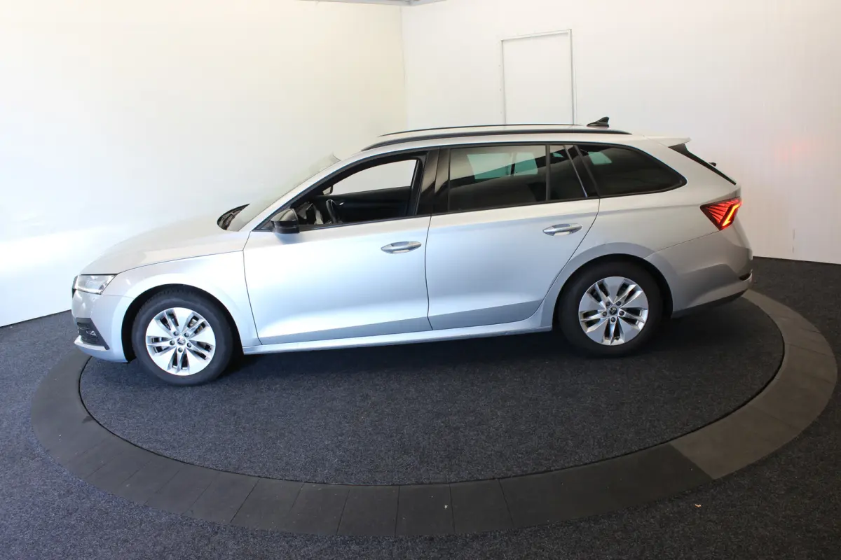 1.0 e-TSI Sportline Virtual Schaalstoelen CarPlay Stoel/stuur verw