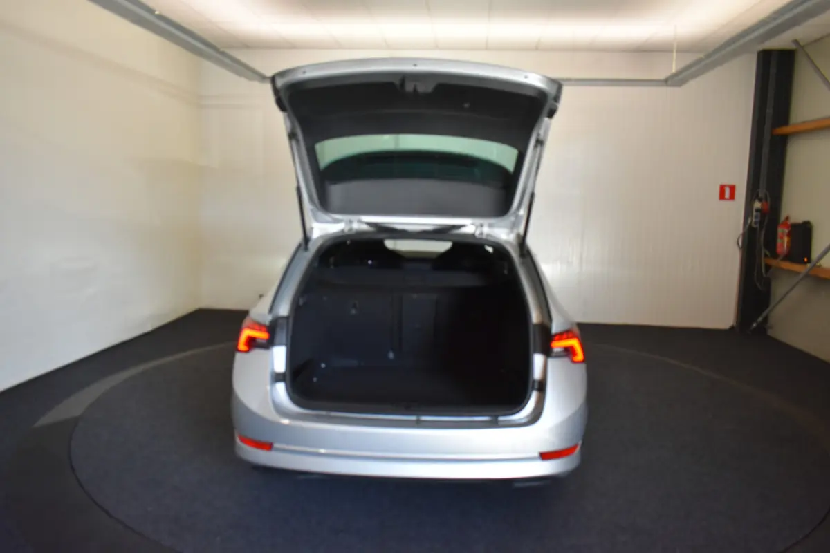 1.0 e-TSI Sportline Virtual Schaalstoelen CarPlay Stoel/stuur verw