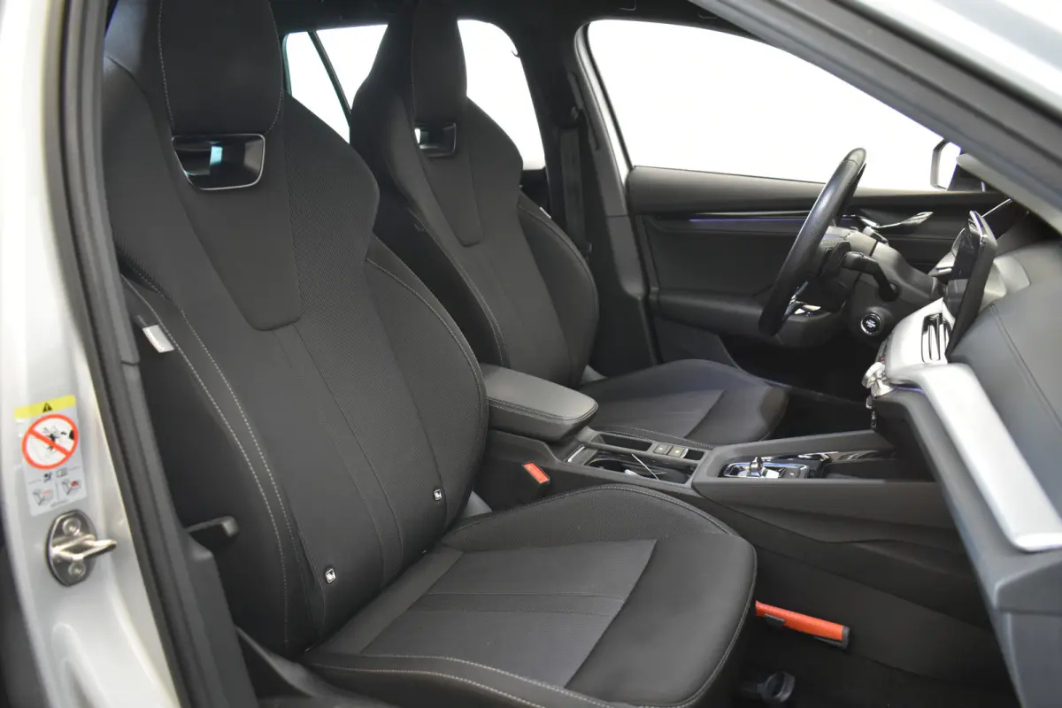1.0 e-TSI Sportline Virtual Schaalstoelen CarPlay Stoel/stuur verw