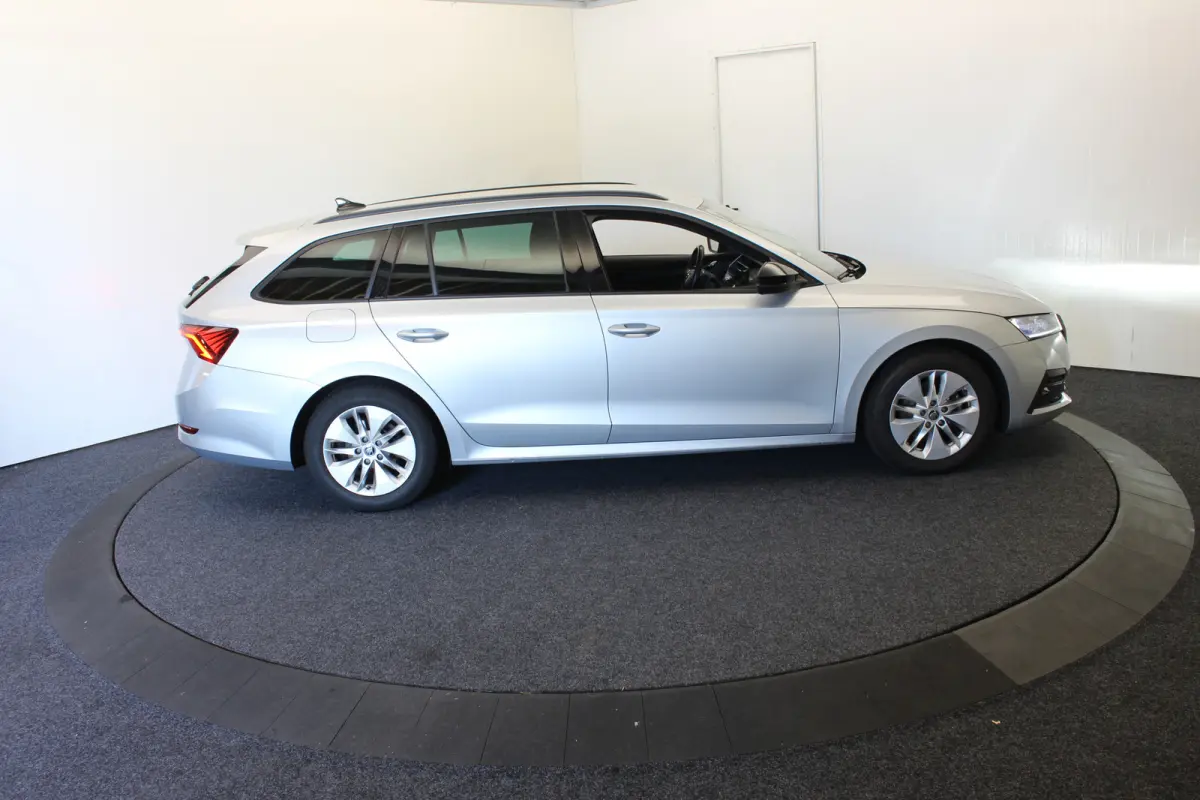 1.0 e-TSI Sportline Virtual Schaalstoelen CarPlay Stoel/stuur verw