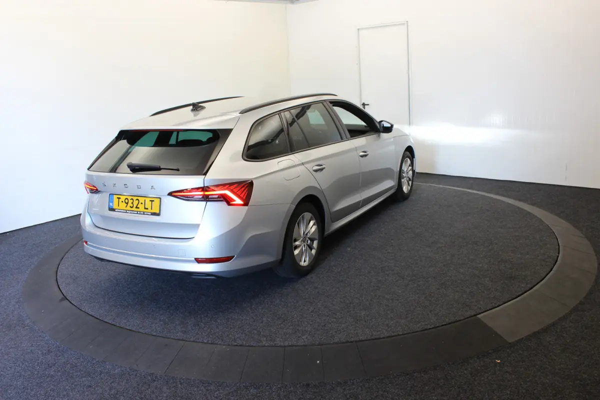 1.0 e-TSI Sportline Virtual Schaalstoelen CarPlay Stoel/stuur verw