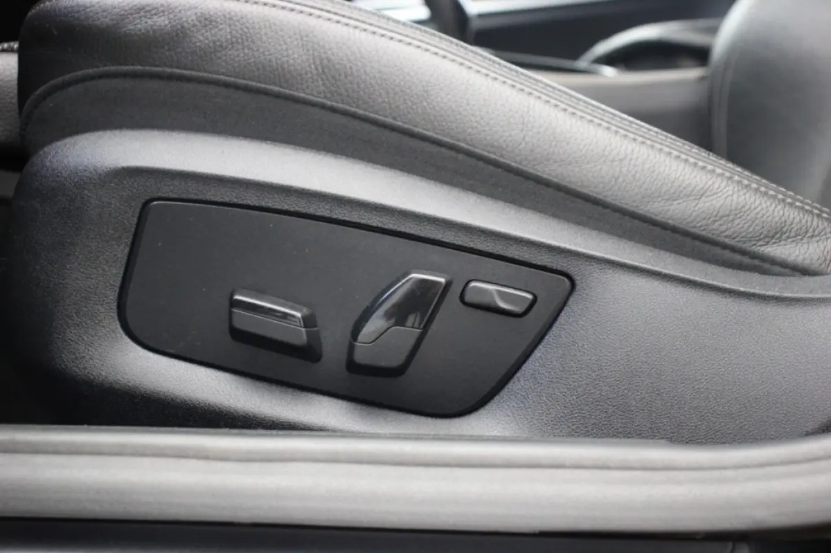 530i SportLine Executive Automaat - Leer, Stoelverw. Xenon